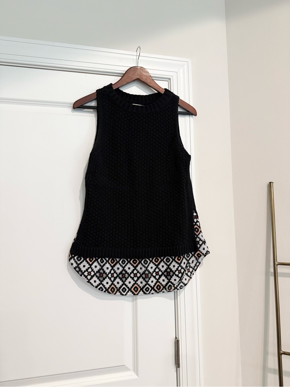 LOFT Black Sleeveless Knit Shell with Patterned Hem